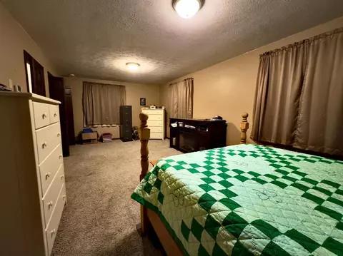 Bedroom - 33 Needham Dr, Belpre, OH 45714 photo 4 of 5