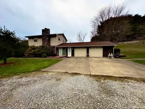 Exterior - 33 Needham Dr, Belpre, OH 45714 photo 6 of 7