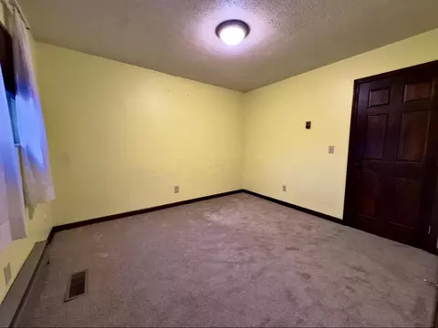 Bedroom - 33 Needham Dr, Belpre, OH 45714 photo 5 of 5