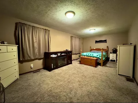 Bedroom - 33 Needham Dr, Belpre, OH 45714 photo 3 of 5