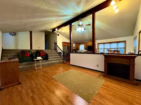 Living - 33 Needham Dr, Belpre, OH 45714 photo 3 of 4