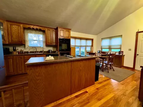 Kitchen - 33 Needham Dr, Belpre, OH 45714 photo 1 of 2
