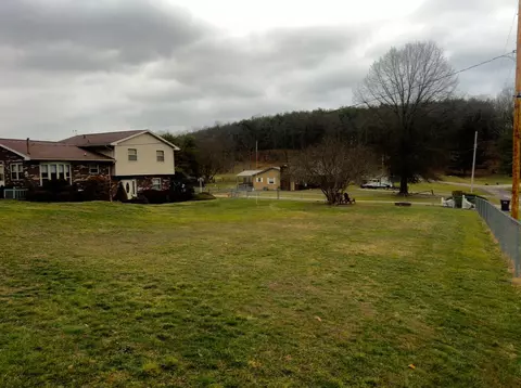 Exterior - 33 Needham Dr, Belpre, OH 45714 photo 3 of 7