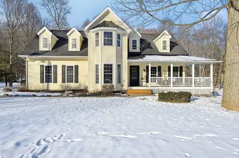 14239 Windsor Heights Dr, Mount Vernon, OH 43050