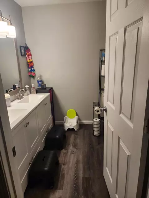 Bath - 1002 Westview Dr, Hebron, OH 43025 photo 1 of 3