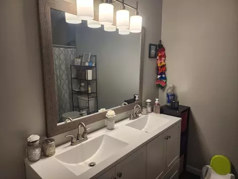 Bath - 1002 Westview Dr, Hebron, OH 43025 photo 2 of 3