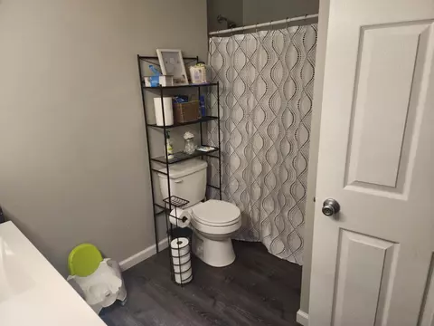 Bath - 1002 Westview Dr, Hebron, OH 43025 photo 3 of 3