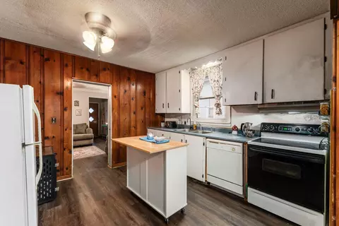 Kitchen - 41 Burt Ave, Newark, OH 43055 photo 1 of 4