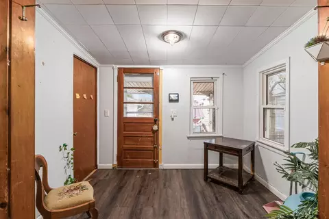 Entry Way - 41 Burt Ave, Newark, OH 43055 photo 2 of 2