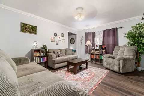 Living - 41 Burt Ave, Newark, OH 43055 photo 2 of 4