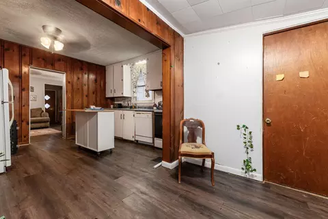 Entry Way - 41 Burt Ave, Newark, OH 43055 photo 1 of 2
