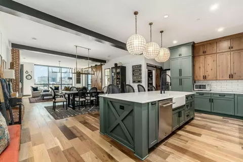 225 John H Mcconnell Blvd #803, Columbus, OH 43215