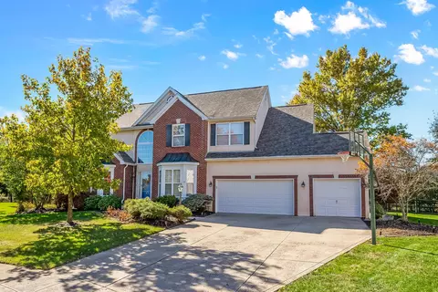 9000 Francine Ln, Powell, OH 43065