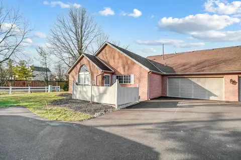 4909 Meadow Run Dr, Hilliard, OH 43026