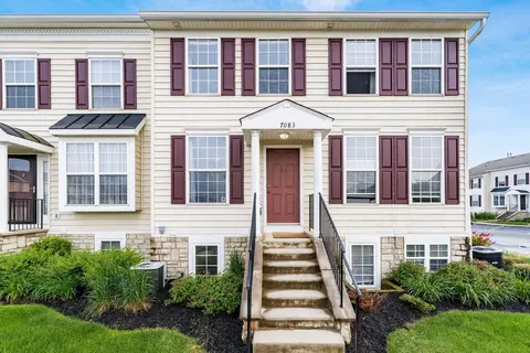 7083 Gallant Fox Dr #4, New Albany, OH 43054