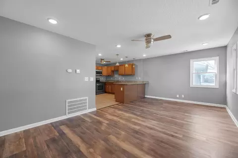989 E 26th Ave, Columbus, OH 43211 photo 2