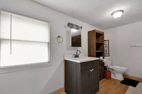 Bath - 593 Dean Rd, Mansfield, OH 44906 photo 1 of 2