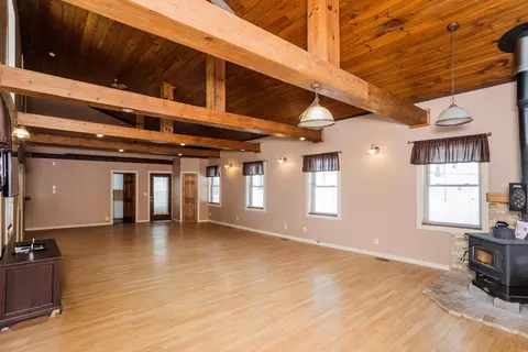 Living - 7609 Columbus Rd, Mount Vernon, OH 43050 photo 9 of 22