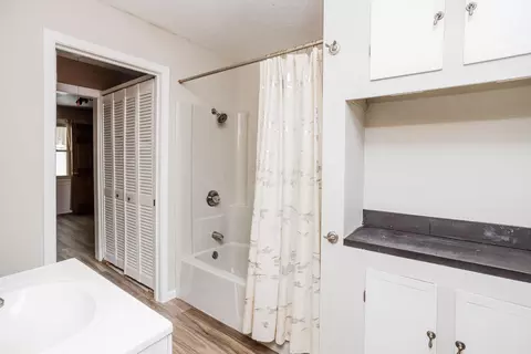 Bath - 7609 Columbus Rd, Mount Vernon, OH 43050 photo 1 of 6