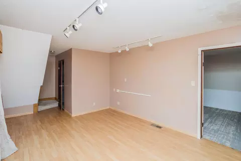 Living - 7609 Columbus Rd, Mount Vernon, OH 43050 photo 16 of 22