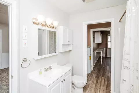 Bath - 7609 Columbus Rd, Mount Vernon, OH 43050 photo 2 of 6