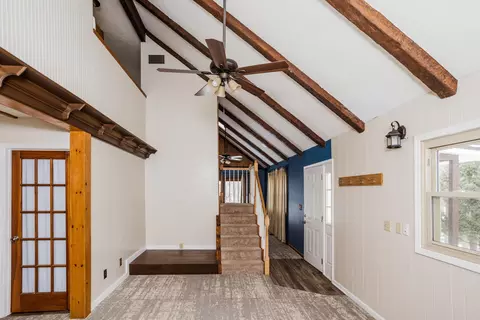 Entry Way - 7609 Columbus Rd, Mount Vernon, OH 43050 photo 4 of 6