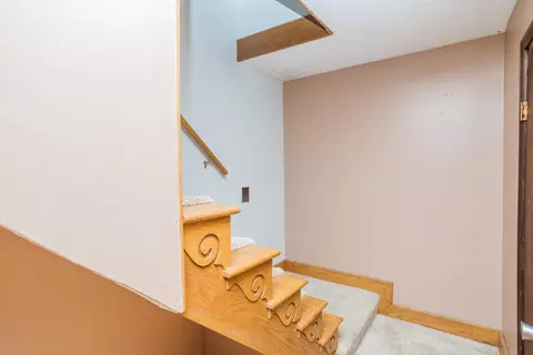 Entry Way - 7609 Columbus Rd, Mount Vernon, OH 43050 photo 5 of 6