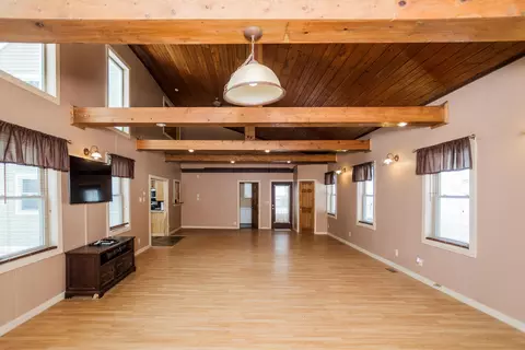 Living - 7609 Columbus Rd, Mount Vernon, OH 43050 photo 10 of 22