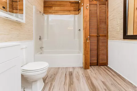 Bath - 7609 Columbus Rd, Mount Vernon, OH 43050 photo 5 of 6