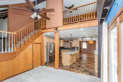 Entry Way - 7609 Columbus Rd, Mount Vernon, OH 43050 photo 1 of 6