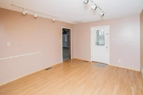 Living - 7609 Columbus Rd, Mount Vernon, OH 43050 photo 20 of 22