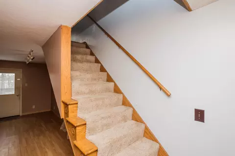 Entry Way - 7609 Columbus Rd, Mount Vernon, OH 43050 photo 6 of 6
