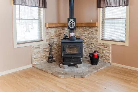 Living - 7609 Columbus Rd, Mount Vernon, OH 43050 photo 8 of 22