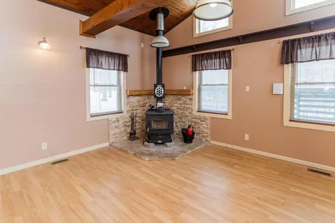 Living - 7609 Columbus Rd, Mount Vernon, OH 43050 photo 7 of 22