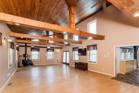 Living - 7609 Columbus Rd, Mount Vernon, OH 43050 photo 6 of 22