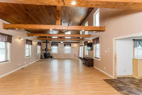 Living - 7609 Columbus Rd, Mount Vernon, OH 43050 photo 5 of 22