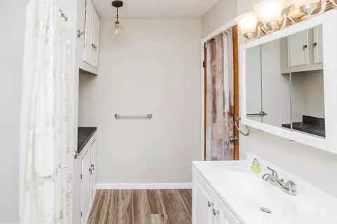 Bath - 7609 Columbus Rd, Mount Vernon, OH 43050 photo 3 of 6