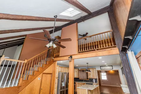 Entry Way - 7609 Columbus Rd, Mount Vernon, OH 43050 photo 3 of 6