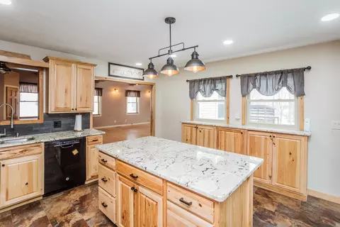 Kitchen - 7609 Columbus Rd, Mount Vernon, OH 43050 photo 4 of 5