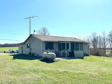 Exterior - 13541 Magers Rd, Howard, OH 43028 photo 3 of 9