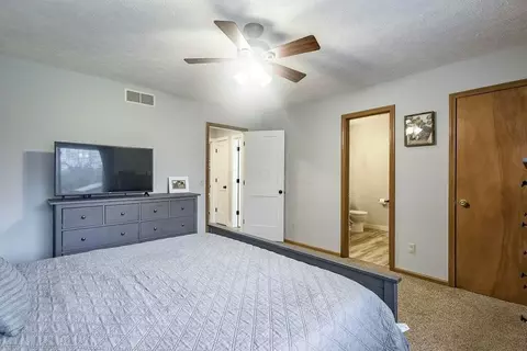 Bedroom - 13541 Magers Rd, Howard, OH 43028 photo 3 of 8