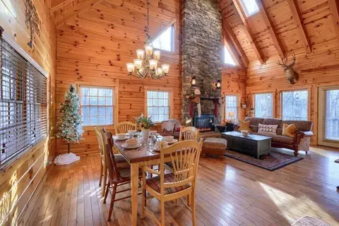 Dining - 16100 Collison Rd, Logan, OH 43138 photo 2 of 3