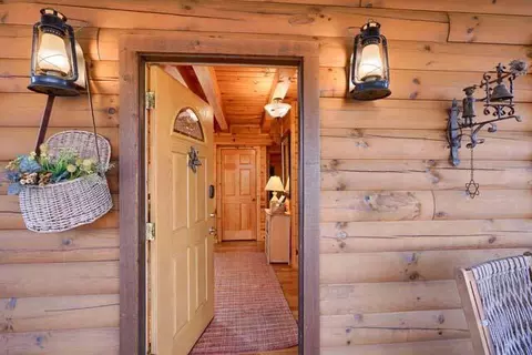 Entry Way - 16100 Collison Rd, Logan, OH 43138 photo 1 of 2