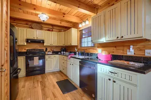Kitchen - 16100 Collison Rd, Logan, OH 43138 photo 1 of 2