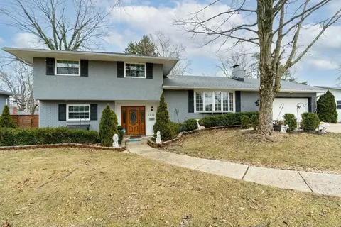 1498 Pemberton Dr, Columbus, OH 43221
