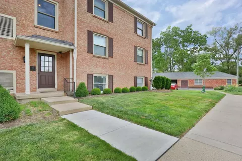892 Chatham Ln #Y, Columbus, OH 43221