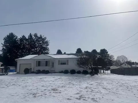 136 Valley View Dr NE, Newark, OH 43055