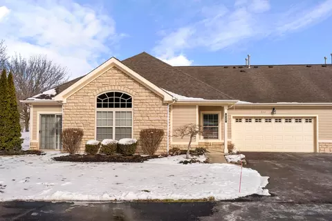 922 Villas Dr, Pataskala, OH 43062