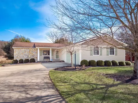 449 N Ridge Heights Dr, Howard, OH 43028