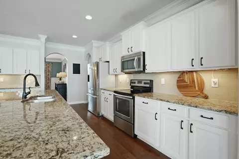 Kitchen - 351 Tipperary Loop, Delaware, OH 43015 photo 7 of 8